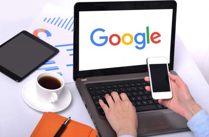 Trabalhando-com-Notebook-e-celular-825×542