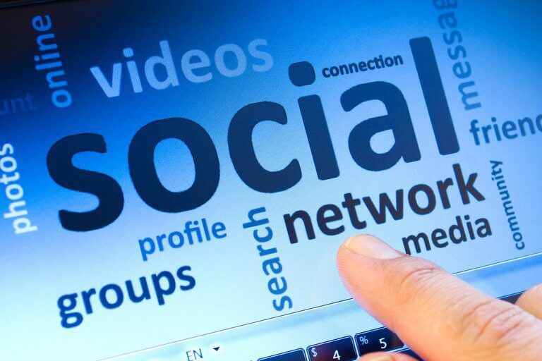 Como usar redes sociais para networking com jornalistas